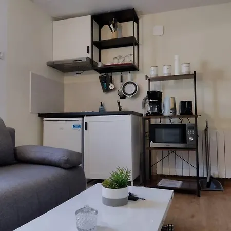 Le Reposant - Parking Box -24 H - Classic-gp-oasis - Antares - Parc Des Expositions Ле-Ман